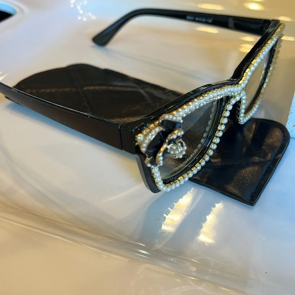 Elegant Black, Pearl & Goldtone Women's Readers 2.0